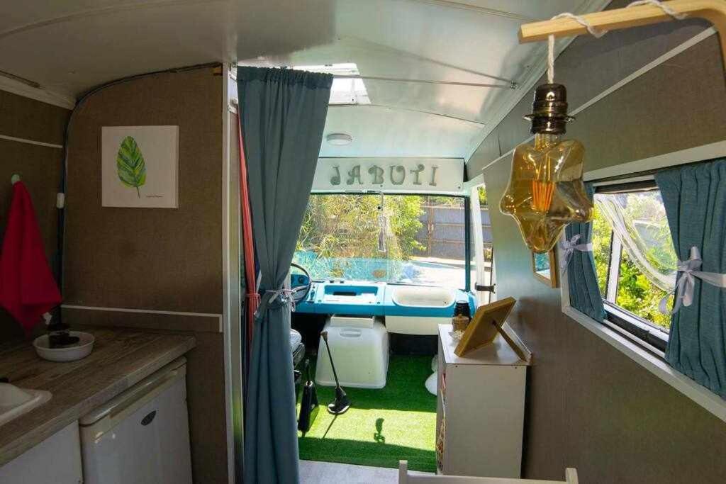 Jabuti Autocaravana Con Porche Y Aparcamiento Cádiz Exterior photo